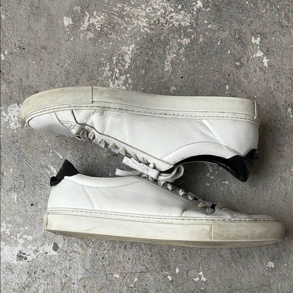 Givenchy low top leather sneakers